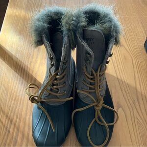 Sperry Women's Black and Tan Fur-Trimmed Boots size 8 medium